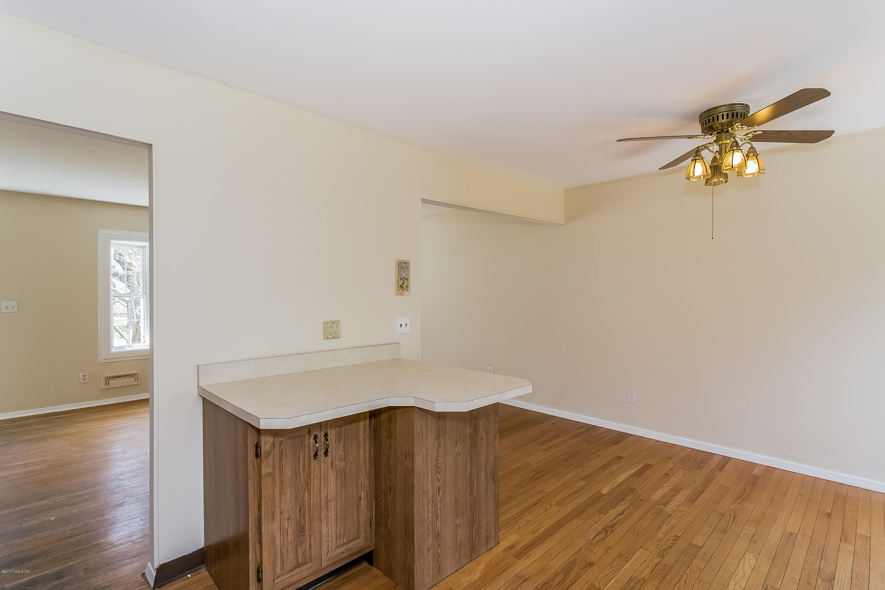 17 Amherst Road Riverside, CT 06878 - Photo 5 of 17 006-Dining_Area-1570198-print
