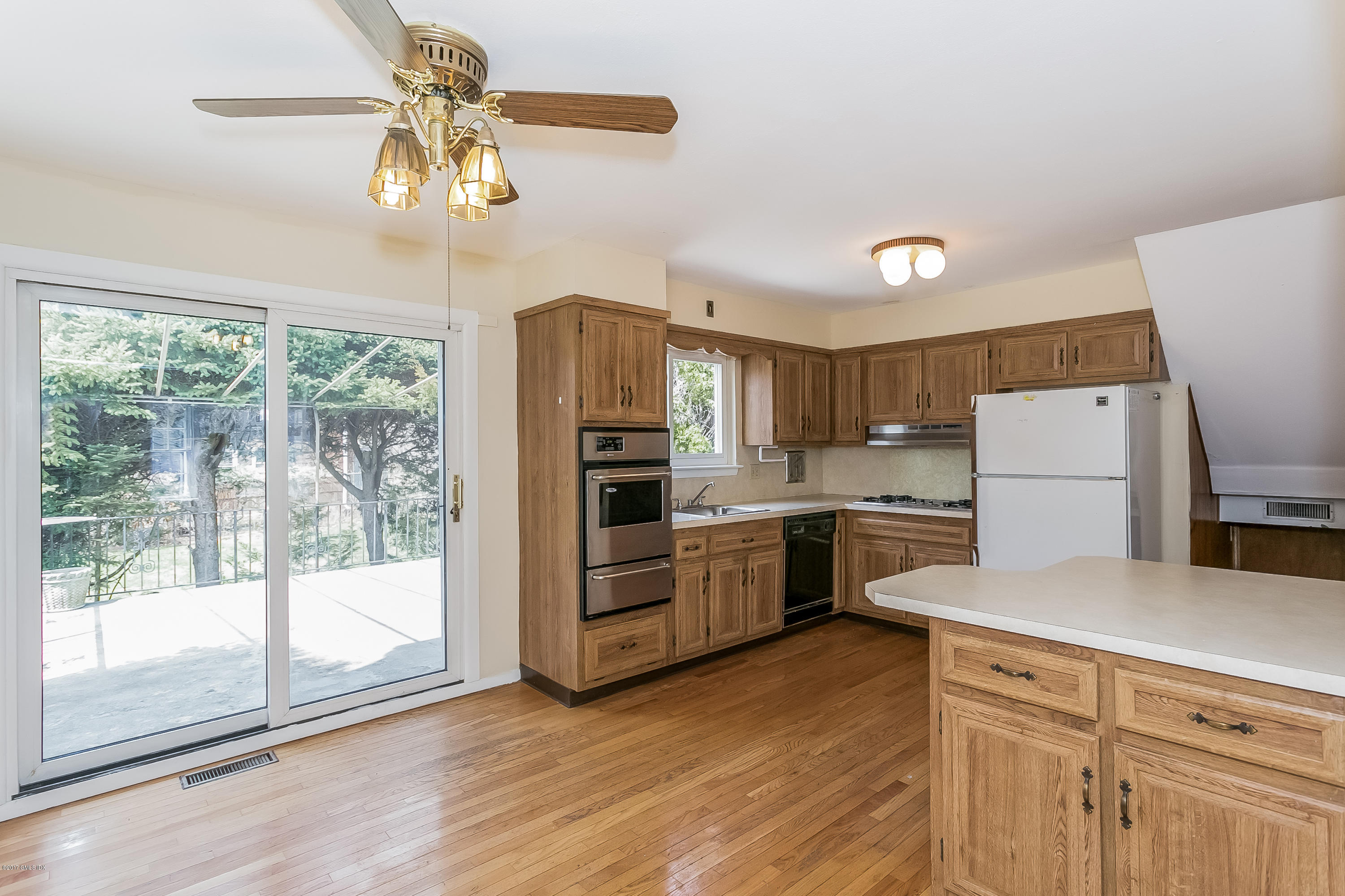 17 Amherst Road Riverside, CT 06878 - Photo 7 of 17 008-Dining_Area-1570201-print