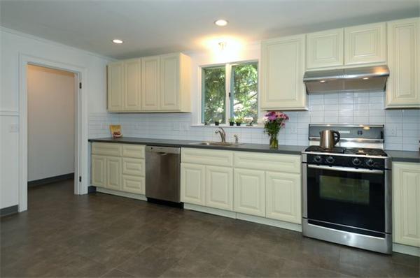 26 Topsfield Road Ipswich, MA 01938 - Photo 5 of 24