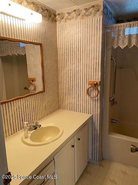 555 Ruth Circle Melbourne, FL 32904 - Photo 5 of 8 Ruth Guest Bath