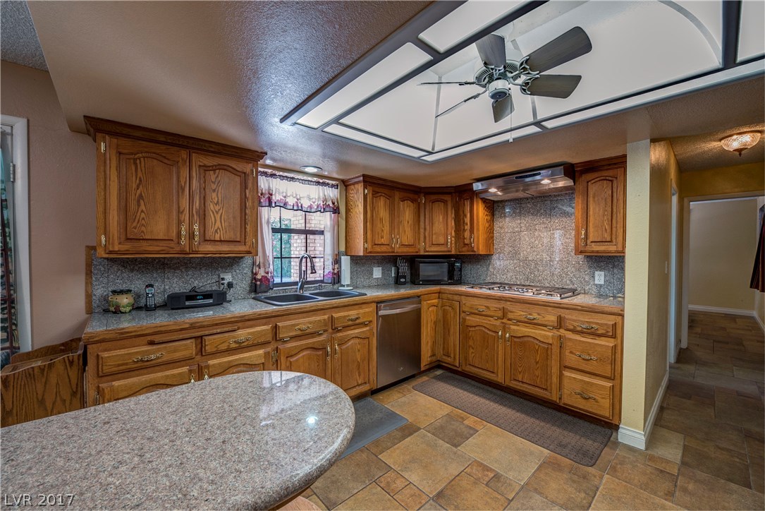 1660 Westwind Road Las Vegas, NV 89146 - Photo 20 of 32 Gallery Image 20