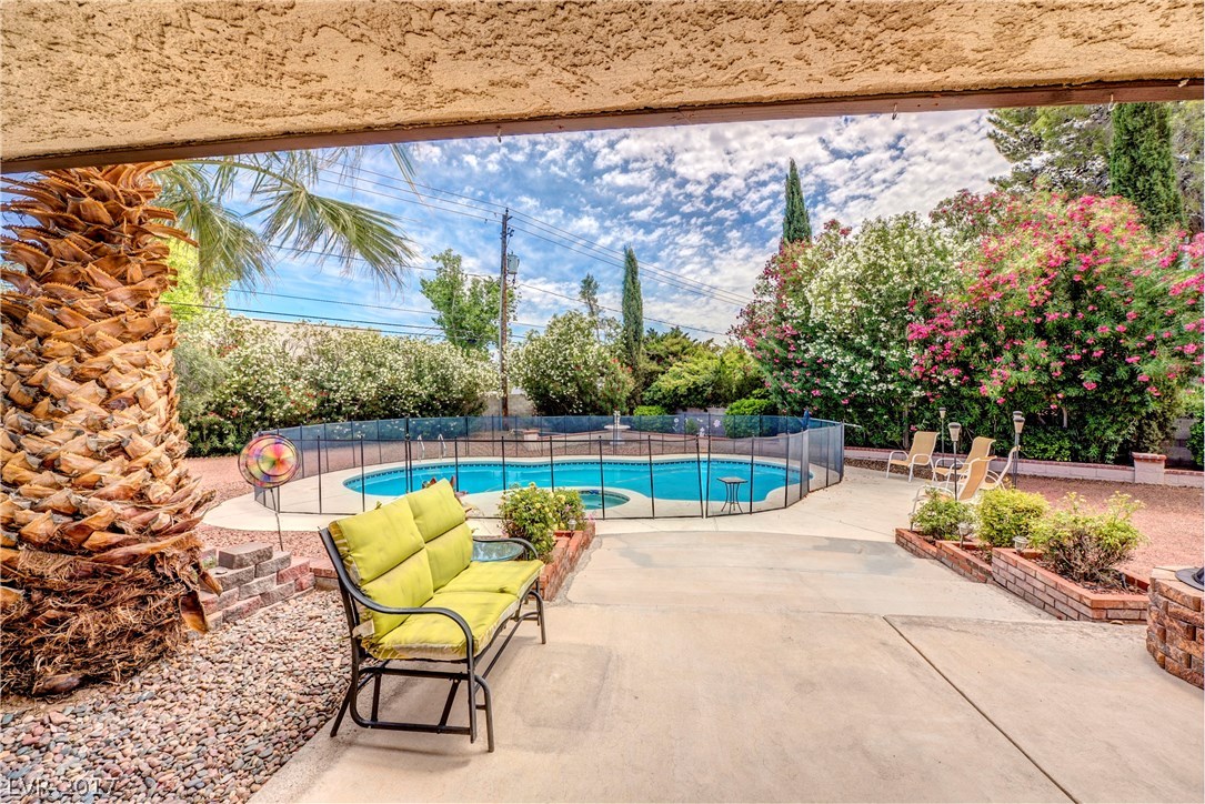 1660 Westwind Road Las Vegas, NV 89146 - Photo 7 of 32 Gallery Image 7