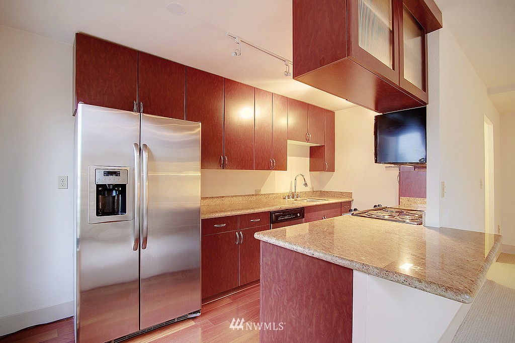 1105 Spring Street, Unit 903 Seattle, WA 98104 - Photo 4 of 6