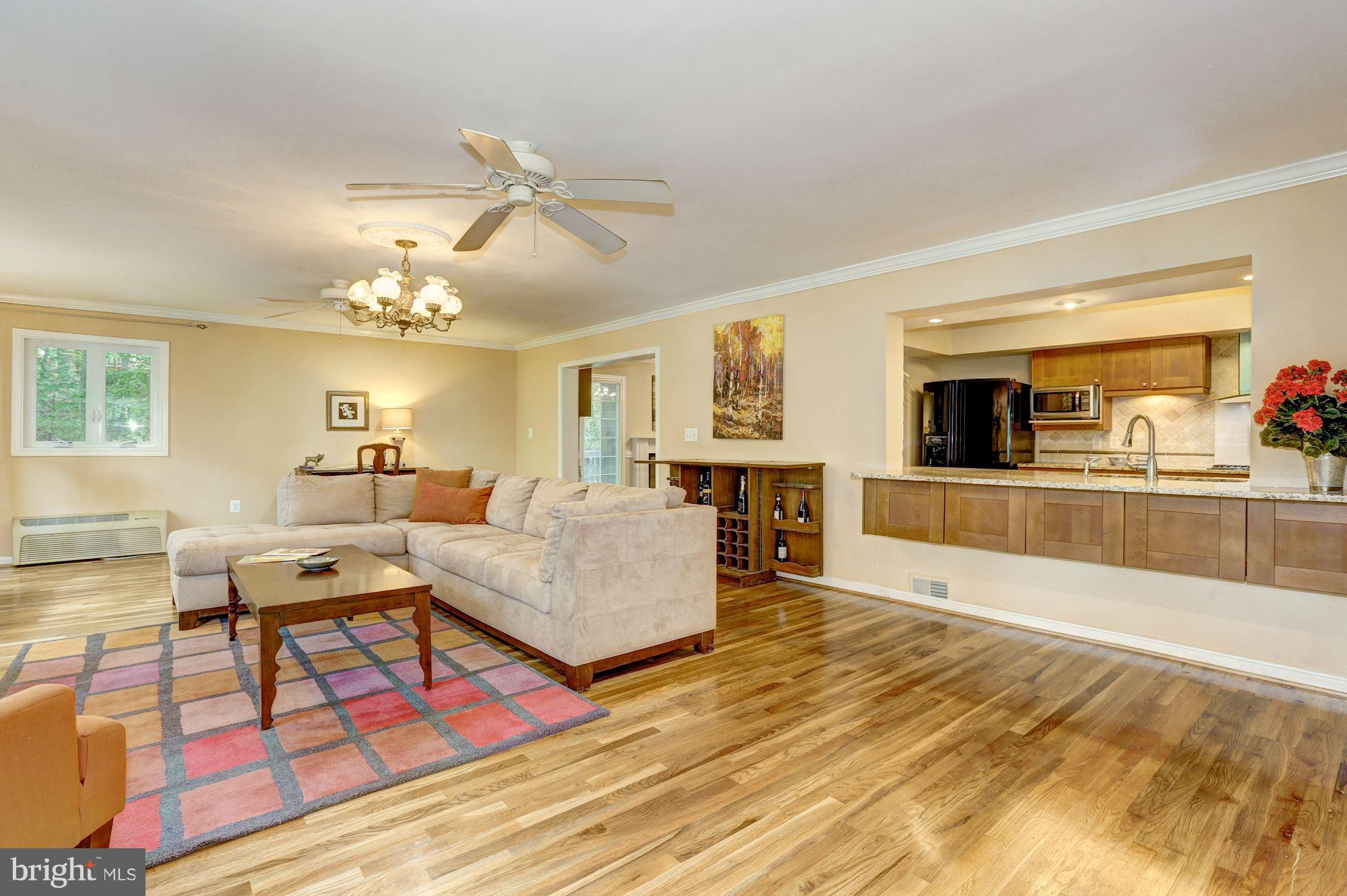 10600 Vantage Court Potomac, MD 20854 - Photo 11 of 30 Family Room