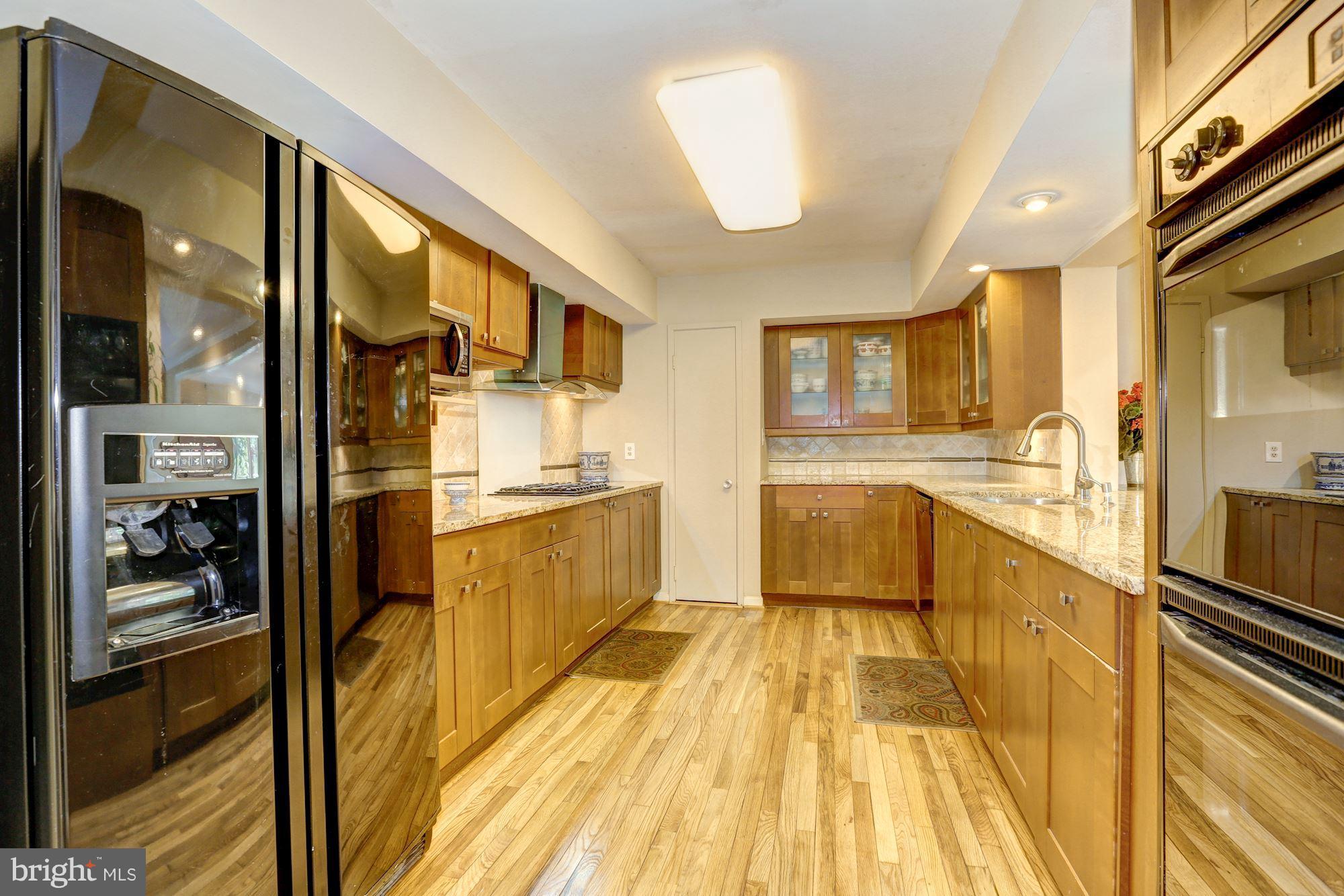 10600 Vantage Court Potomac, MD 20854 - Photo 12 of 30 Kitchen