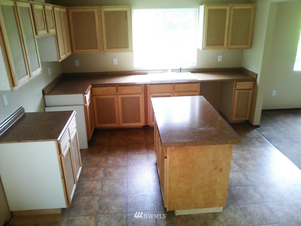 1754 Southwest Cook Road Port Orchard, WA 98367 - Photo 4 of 13 Gallery Image 4