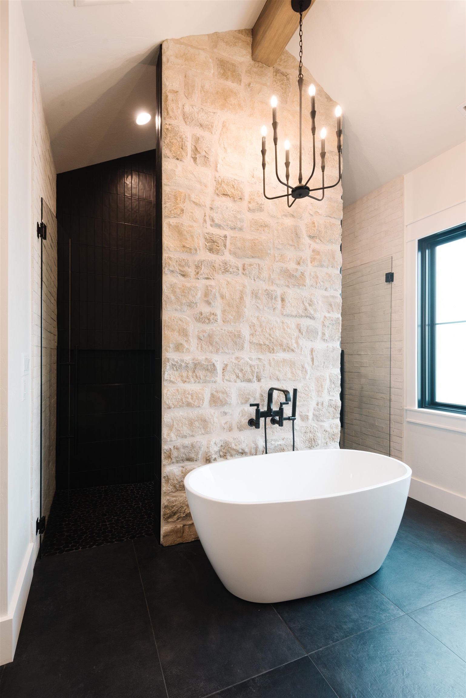 983 Farm House Road Grand Junction, CO 81505 - Photo 18 of 34 a bathroom with a bathtub and shower