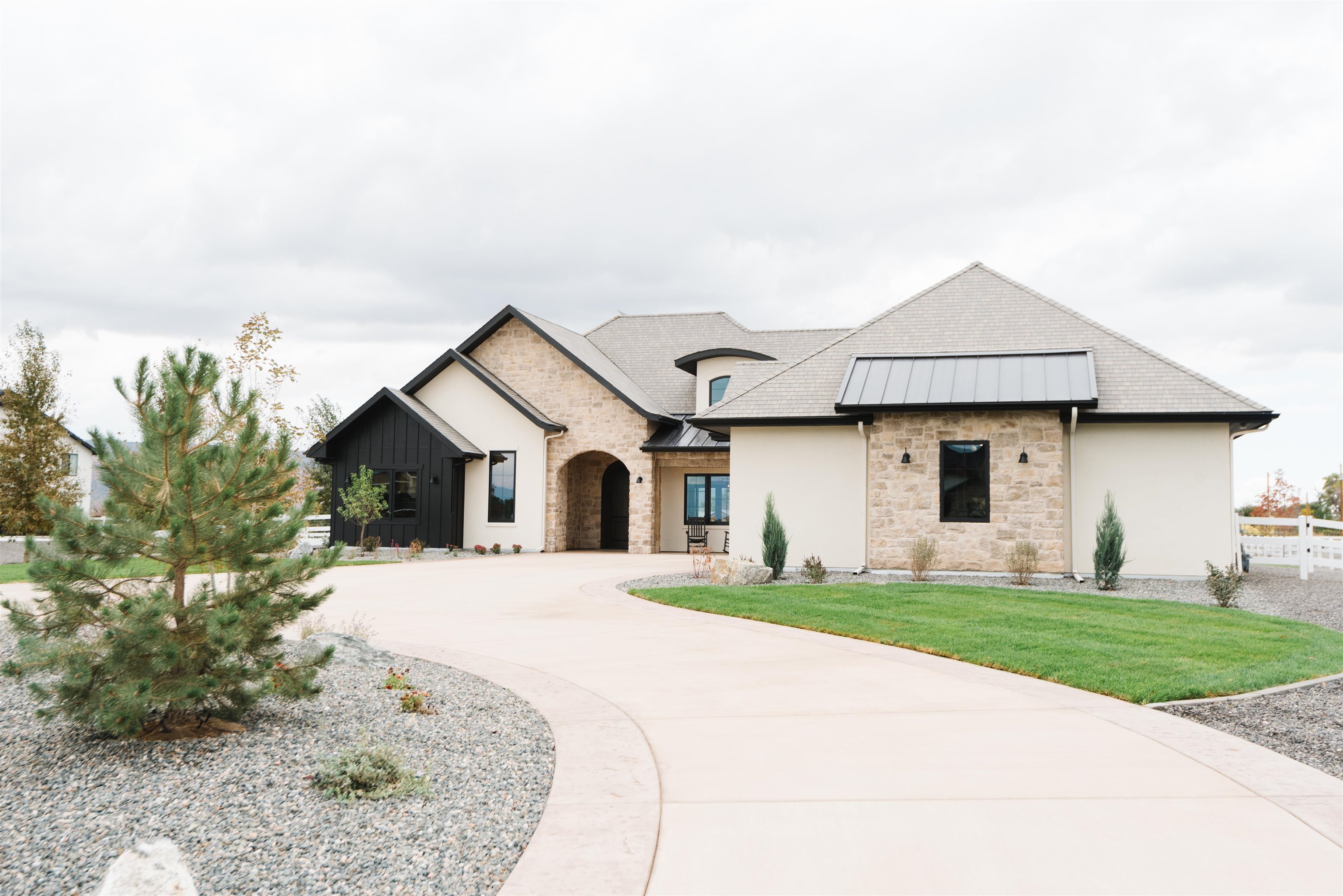 983 Farm House Road Grand Junction, CO 81505 - Photo 2 of 34 a front view of a house with a yard and garage