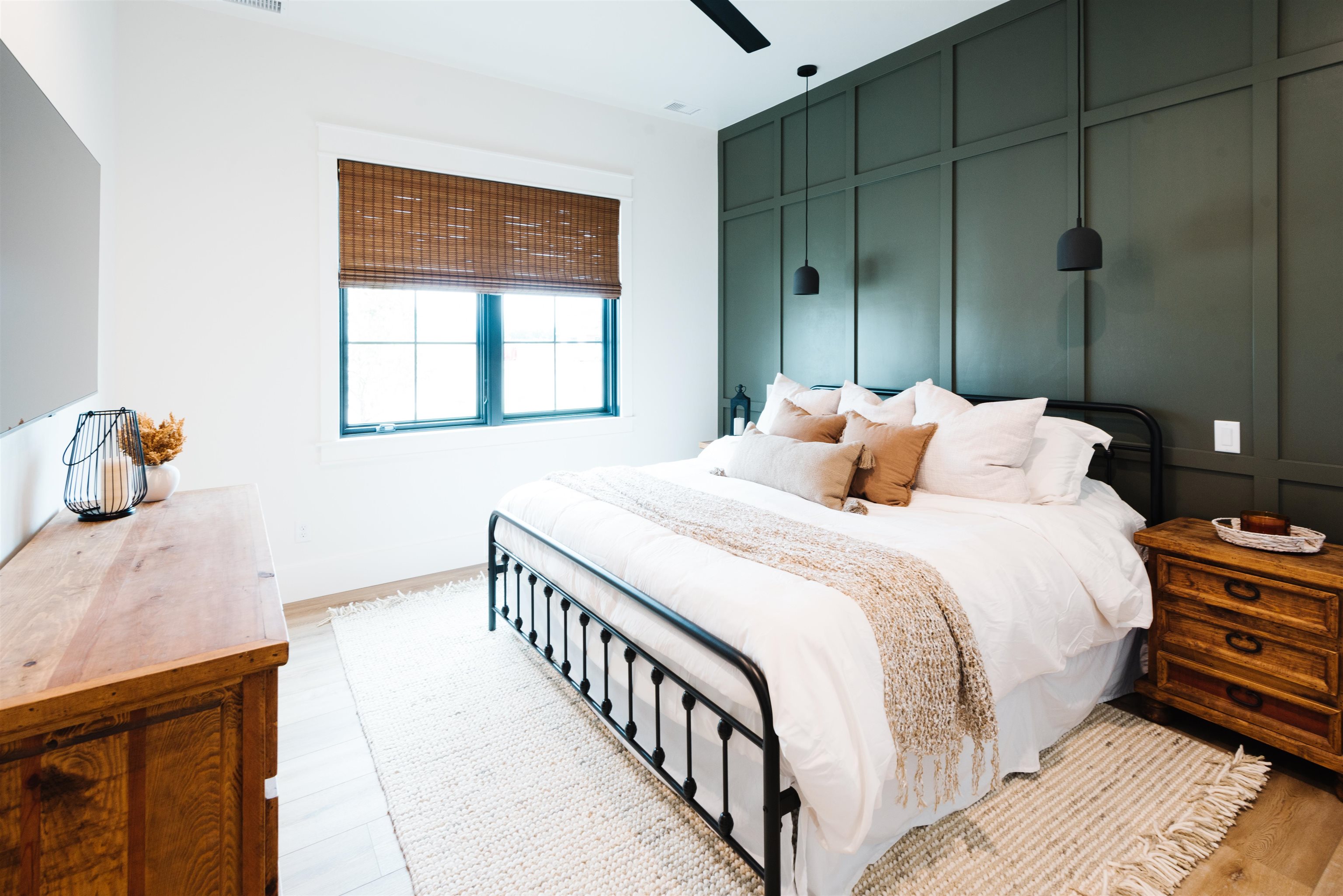 983 Farm House Road Grand Junction, CO 81505 - Photo 22 of 34 a bedroom with a bed and a window