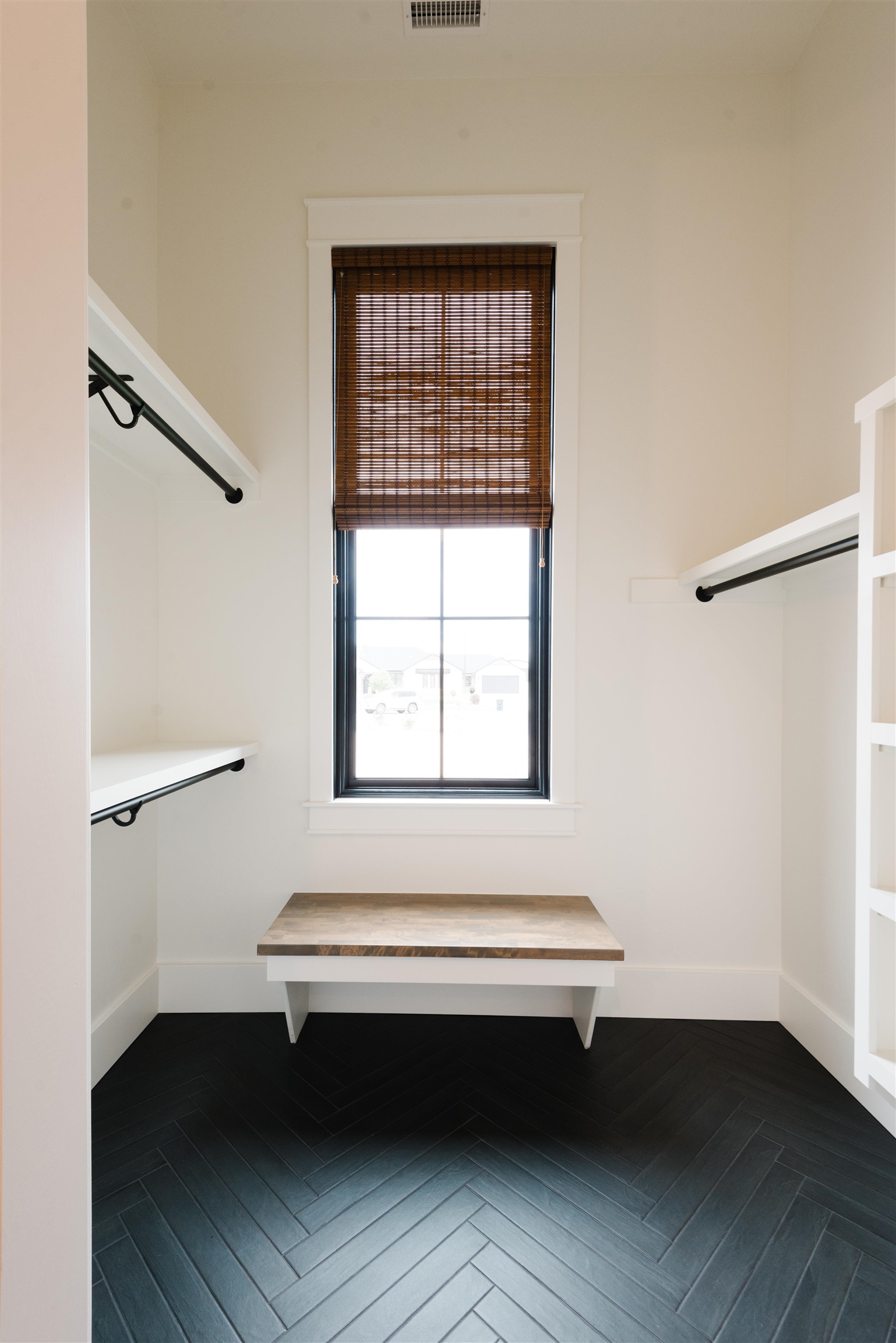 983 Farm House Road Grand Junction, CO 81505 - Photo 23 of 34 a bathroom with a bathtub and window