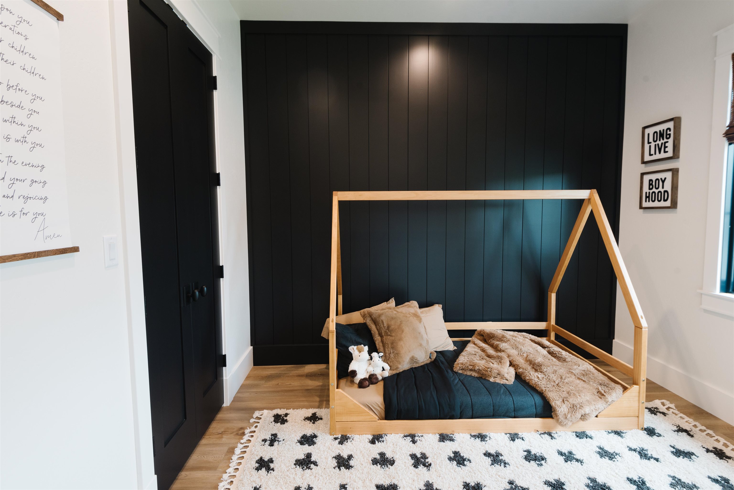 983 Farm House Road Grand Junction, CO 81505 - Photo 25 of 34 a view of a bedroom with furniture and rug