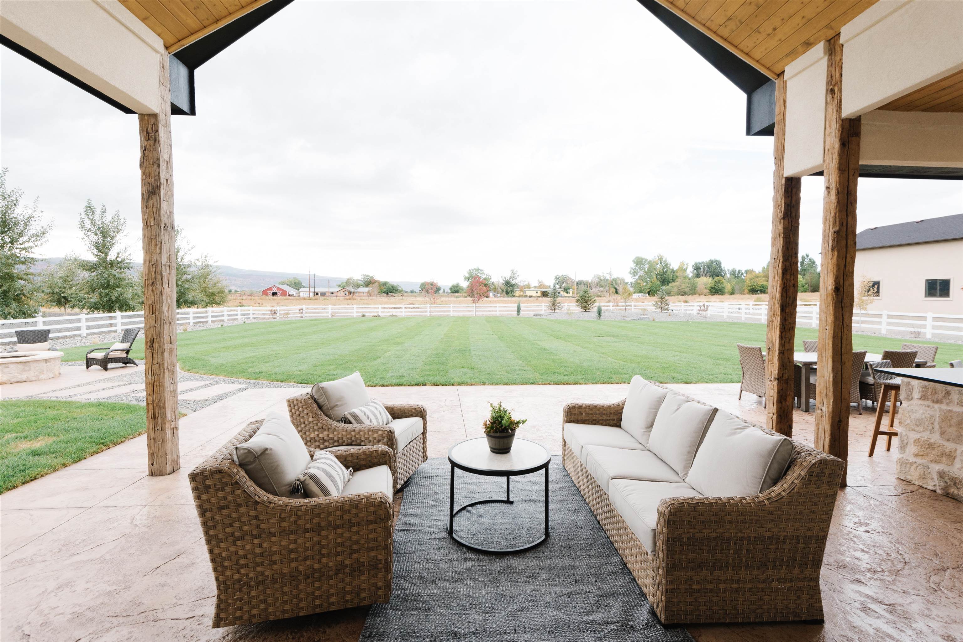 983 Farm House Road Grand Junction, CO 81505 - Photo 29 of 34 a balcony with furniture and a garden