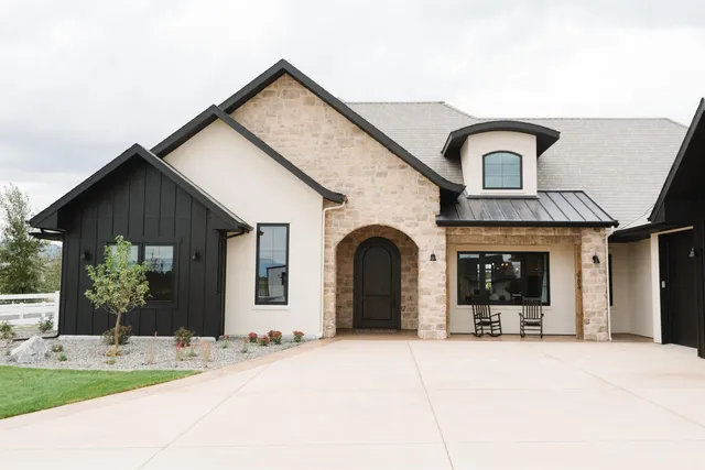 a house view with a outdoor space