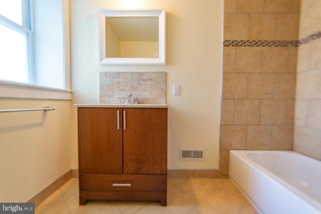 2147 Ellsworth Street Philadelphia, PA 19146 - Photo 17 of 23