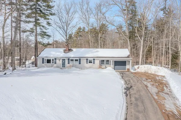 $425,000 | 1050 Dover Road, Epsom, NH 03234