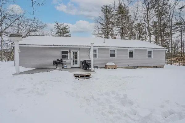 $425,000 | 1050 Dover Road, Epsom, NH 03234