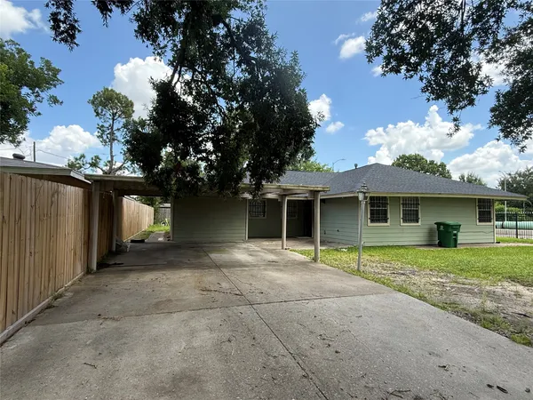 $197,900 | 5651 Lyndhurst Drive, Houston, TX 77033