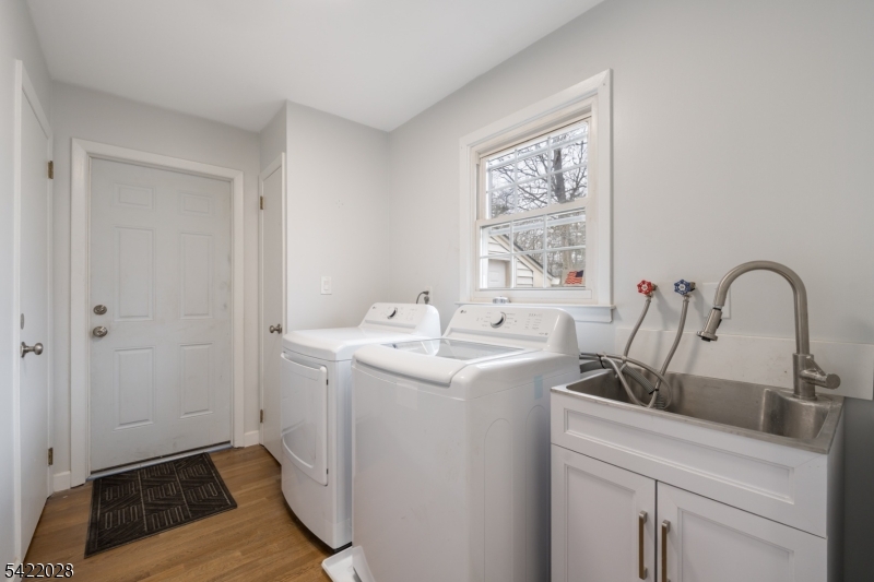 6 Windsor Way Berkeley Heights, NJ 07922 - Photo 29 of 36 a bathroom with a sink and a window