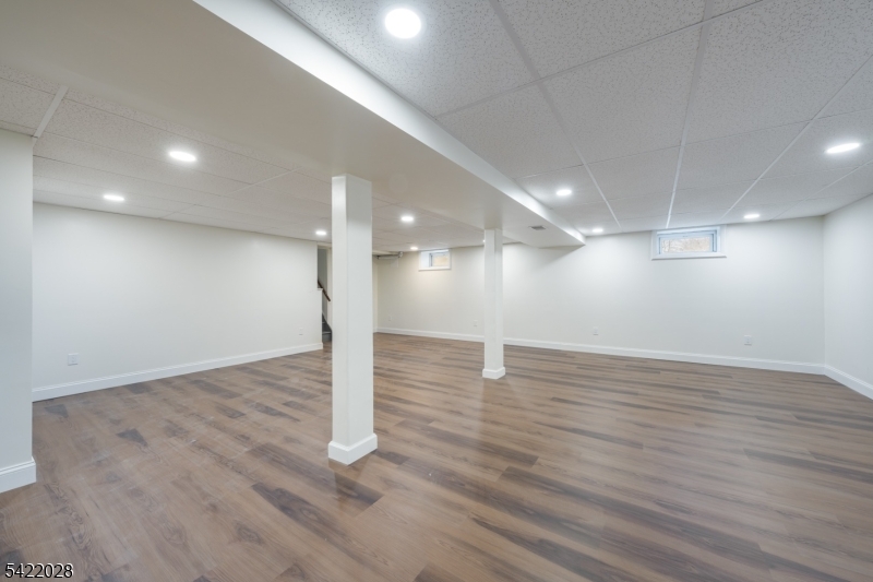 6 Windsor Way Berkeley Heights, NJ 07922 - Photo 33 of 36 a view of empty room with wooden floor