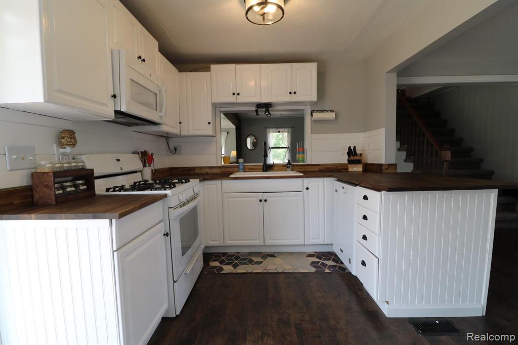 4560 Fish Lake Road North Branch, MI 48461 - Photo 14 of 27