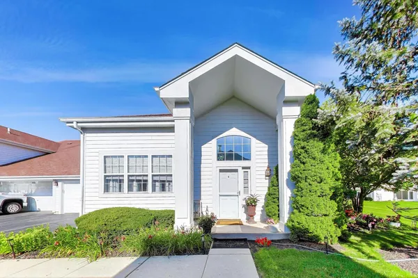 $339,900 | 9507 Georgetown Lane, Unit 9507, Lakewood, IL 60014