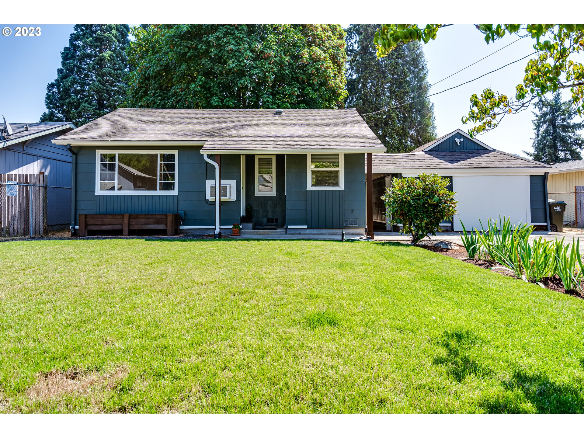 375 South 51st Place Springfield, OR 97478 - Photo 1 of 31 a front view of a house with a yard