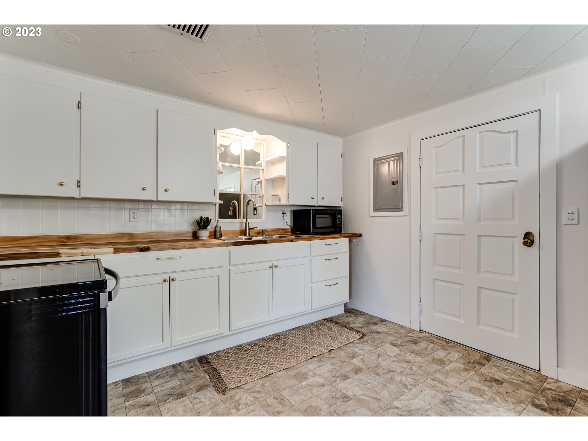 375 South 51st Place Springfield, OR 97478 - Photo 8 of 31 a kitchen with white cabinets and white appliances