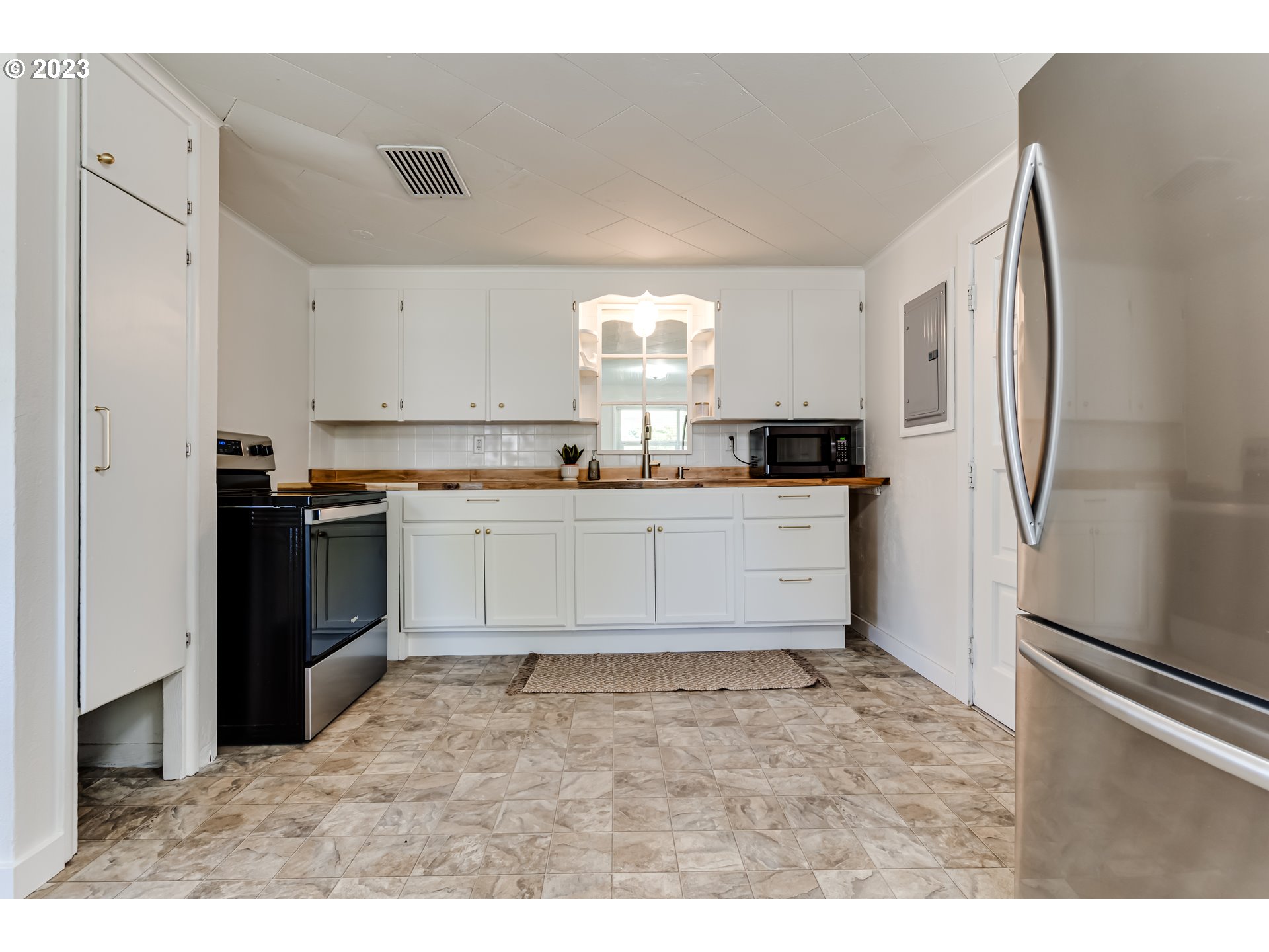 375 South 51st Place Springfield, OR 97478 - Photo 10 of 31 a kitchen with stainless steel appliances a refrigerator sink and cabinets