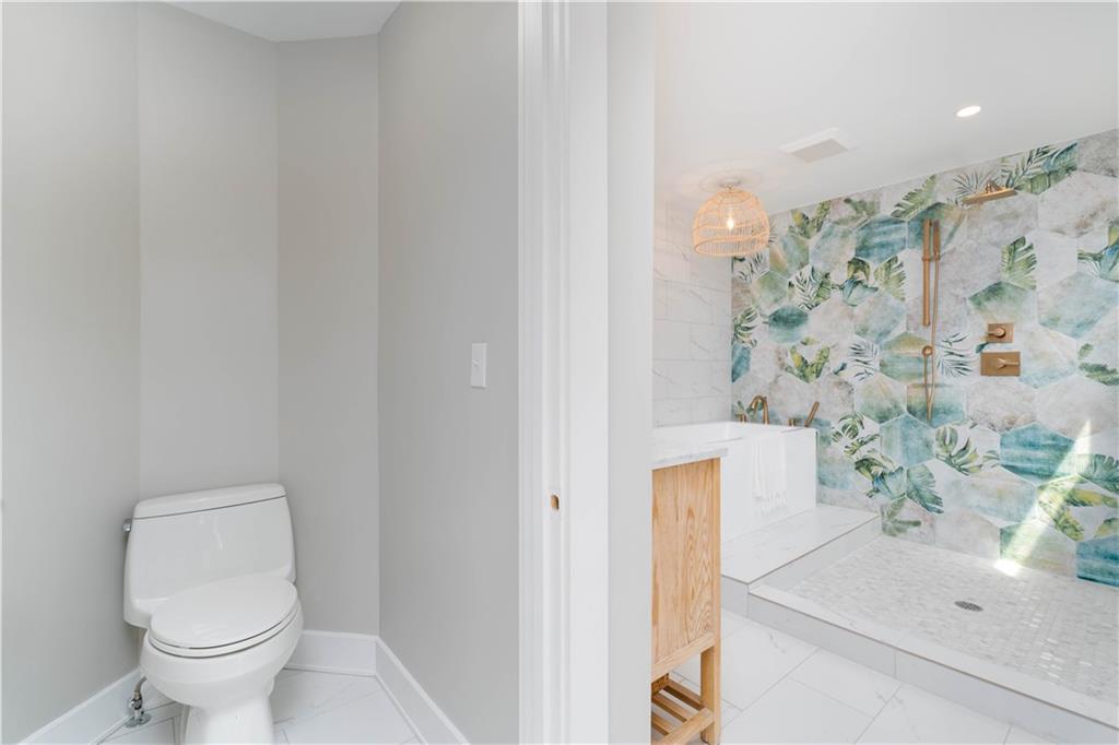 712 Cedar Avenue Pittsburgh, PA 15212 - Photo 25 of 25 a bathroom with a sink toilet and shower