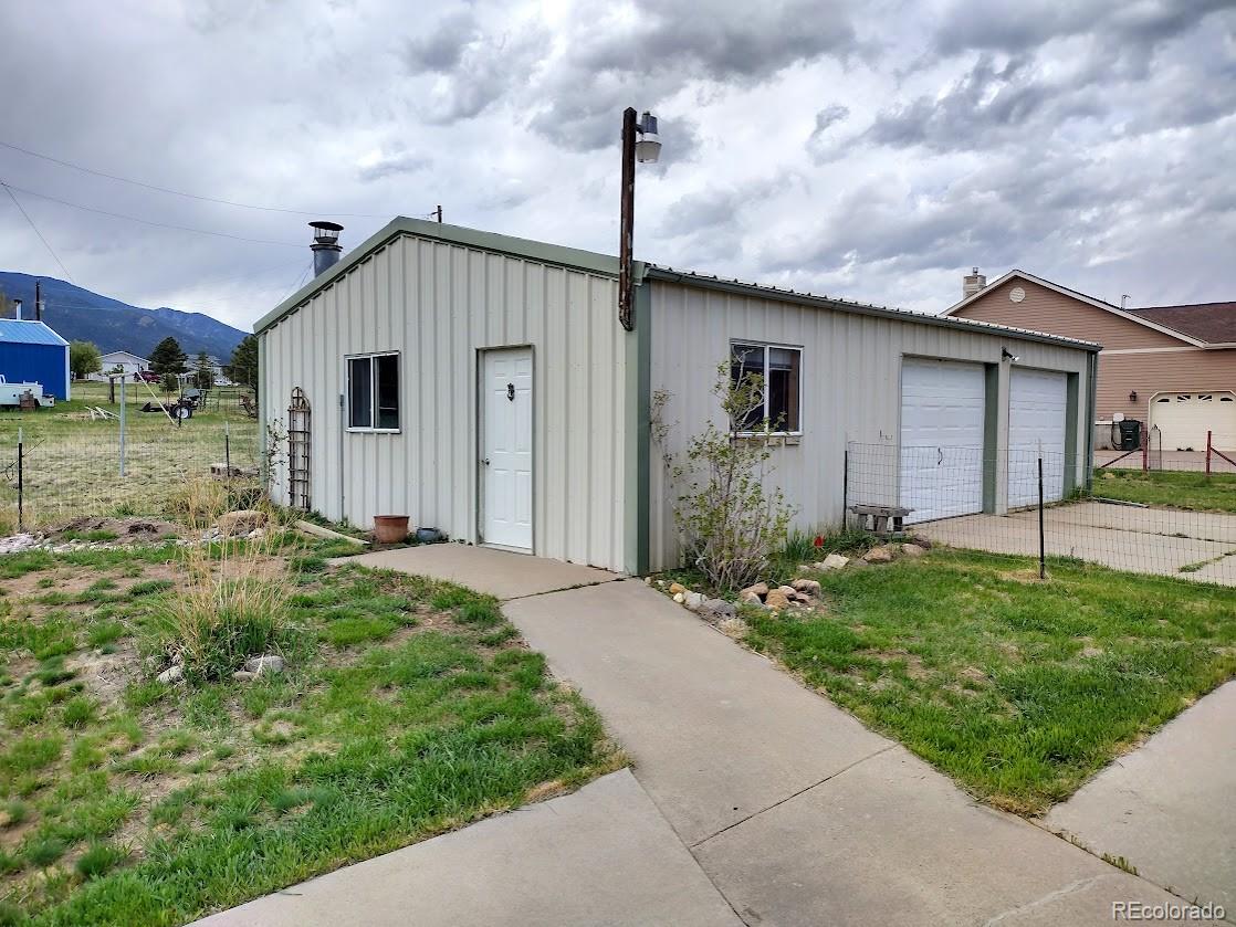 10421 West Lane Rye, CO 81069 - Photo 23 of 34 a backyard of a house with table and chairs