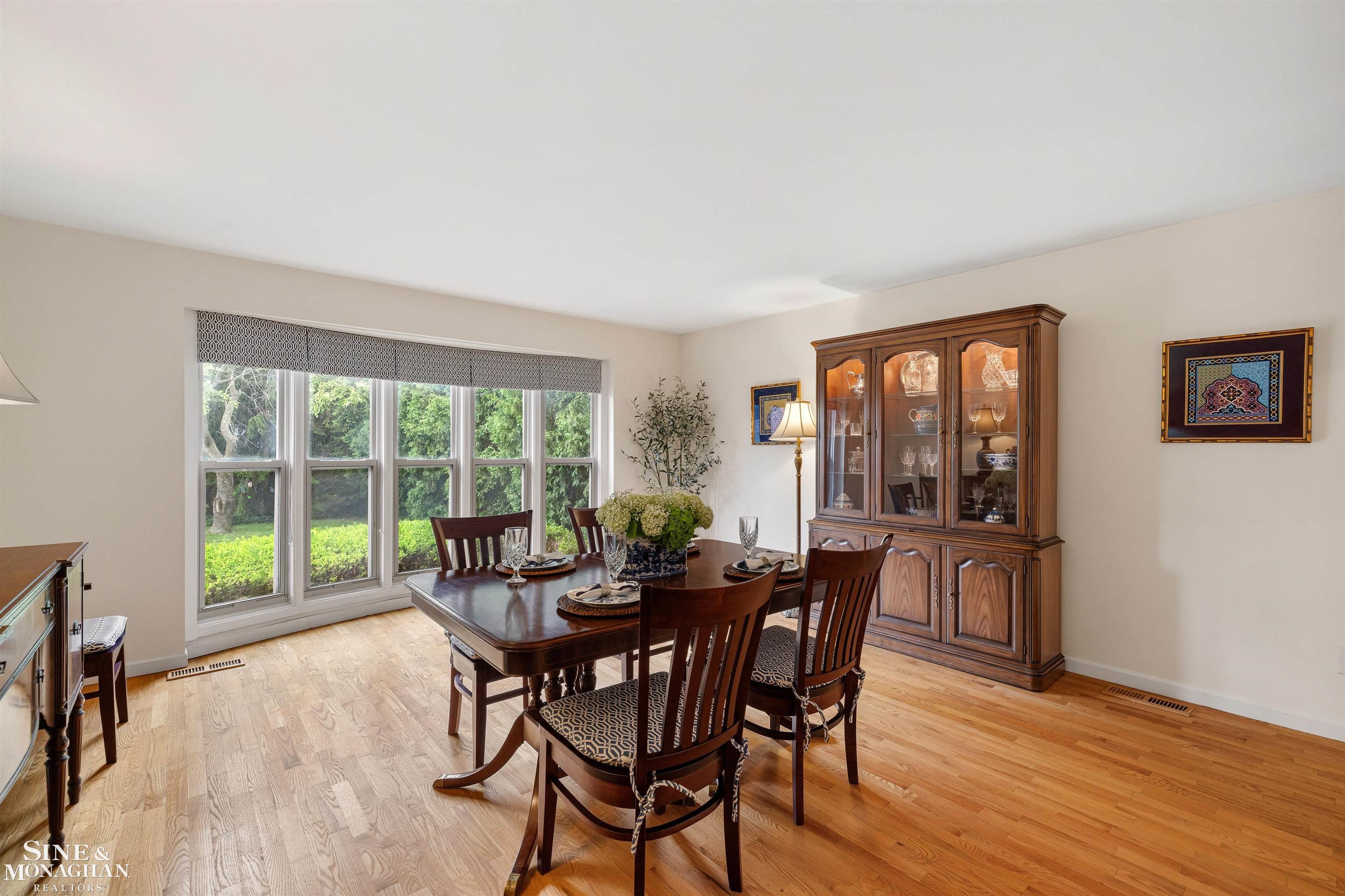 725 Fisher Road Grosse Pointe, MI 48230 - Photo 23 of 63 50211891-21748dbc-cd2b-4370-9d0a-c1792bf99c3e.JPG