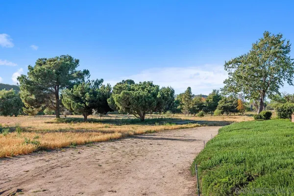 $1,049,000 | 31540 Calle De Las Rosas, Bonsall, CA 92003