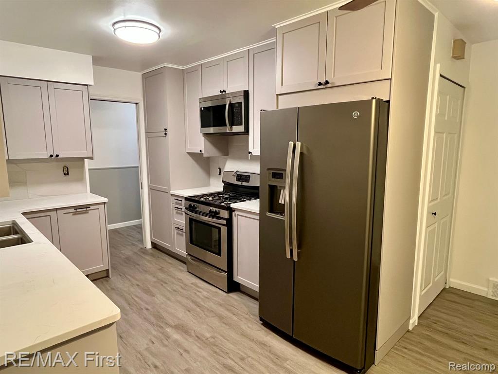 13674 Martin Road Warren, MI 48088 - Photo 4 of 19