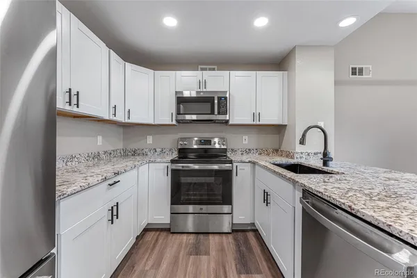 $2,095 | 6001 South Yosemite Street, Unit E204, Greenwood Village, CO 80111