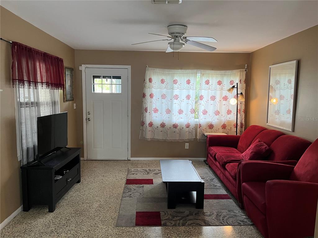 10627 105th Street Largo, FL 33773 - Photo 5 of 18