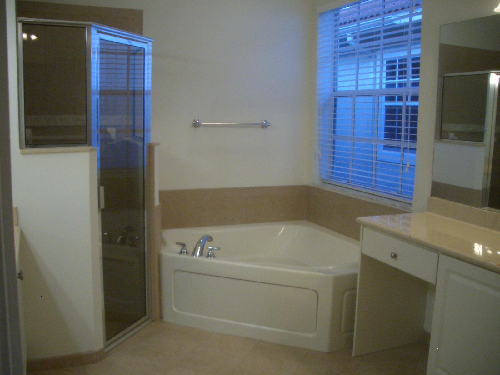 182 Via Catalunha Jupiter, FL 33458 - Photo 18 of 39 CIMG6255