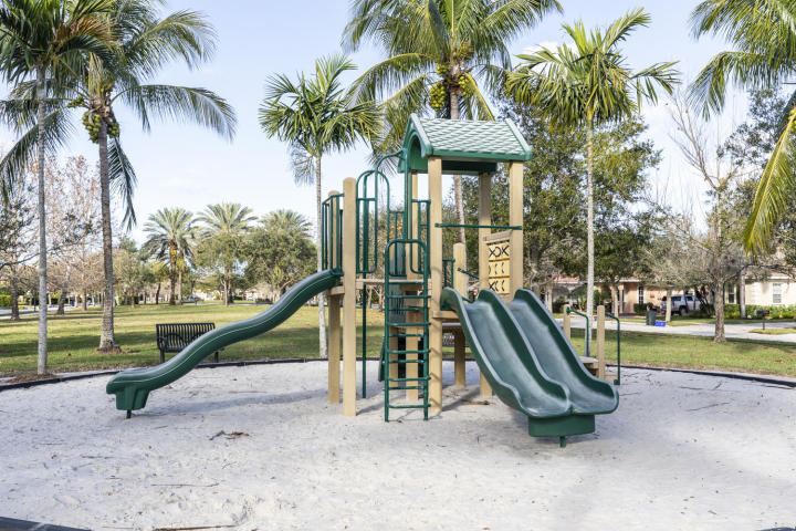 182 Via Catalunha Jupiter, FL 33458 - Photo 35 of 39 20191206182131539951000000-o
