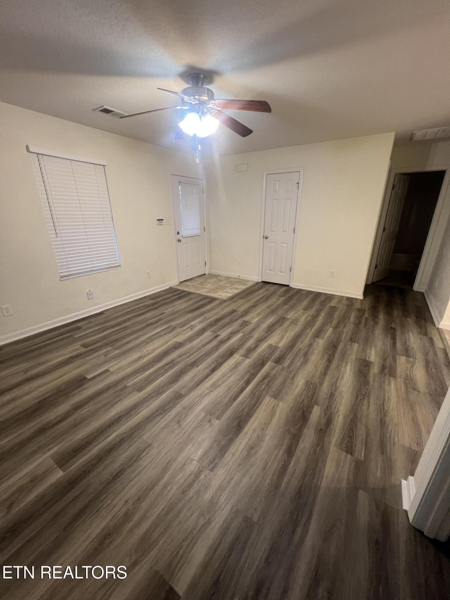 5629 Ridgewood Road Knoxville, TN 37918 - Photo 3 of 11 living room