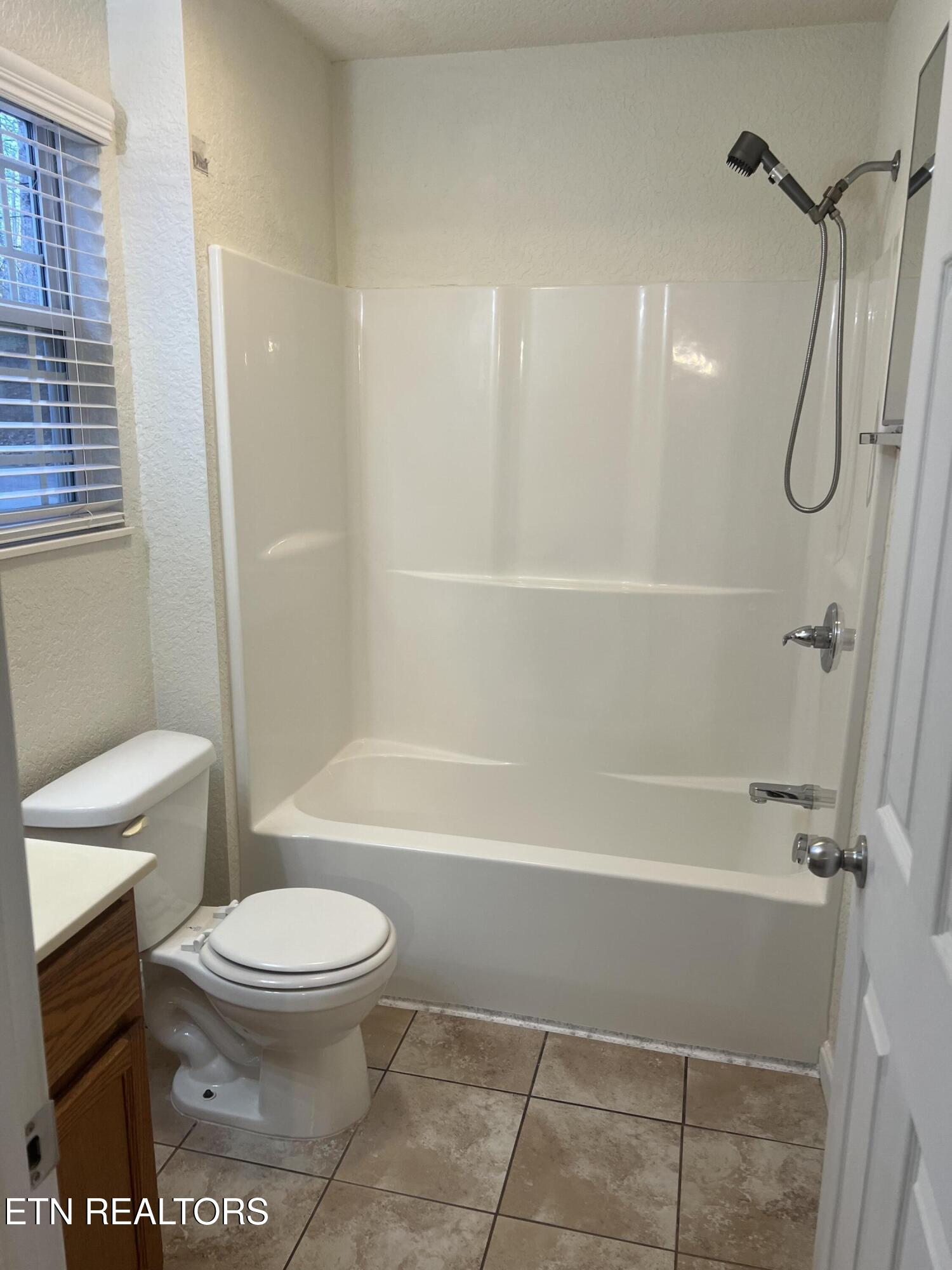 5629 Ridgewood Road Knoxville, TN 37918 - Photo 9 of 11 Primary Bah