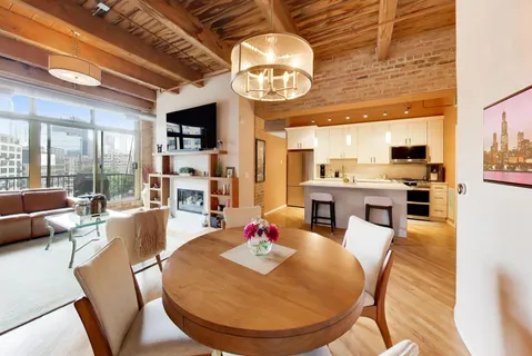 $650,000 | 550 North Kingsbury Street, Unit 520, Chicago, IL 60654
