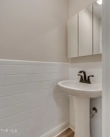 $1,600 | 1210 Thomas Boulevard, Elizabethton, TN 37643