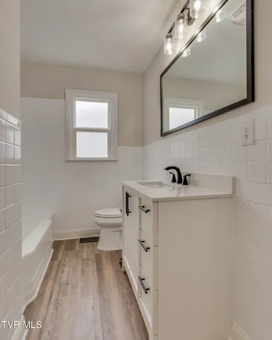 $1,600 | 1210 Thomas Boulevard, Elizabethton, TN 37643