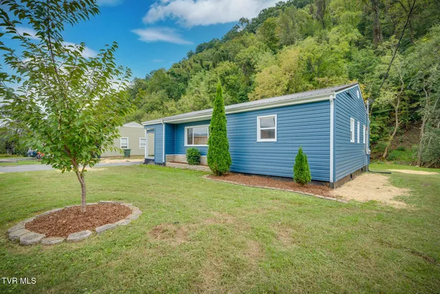 $1,600 | 1210 Thomas Boulevard, Elizabethton, TN 37643