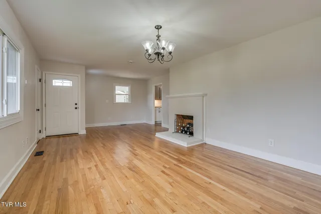 $1,600 | 1210 Thomas Boulevard, Elizabethton, TN 37643