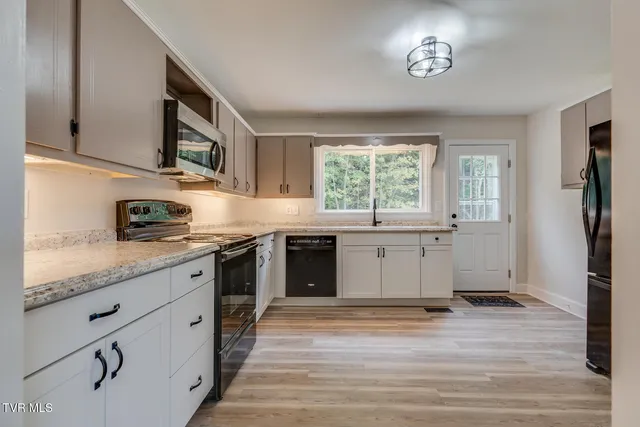 $1,600 | 1210 Thomas Boulevard, Elizabethton, TN 37643