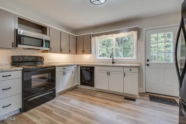 $1,600 | 1210 Thomas Boulevard, Elizabethton, TN 37643