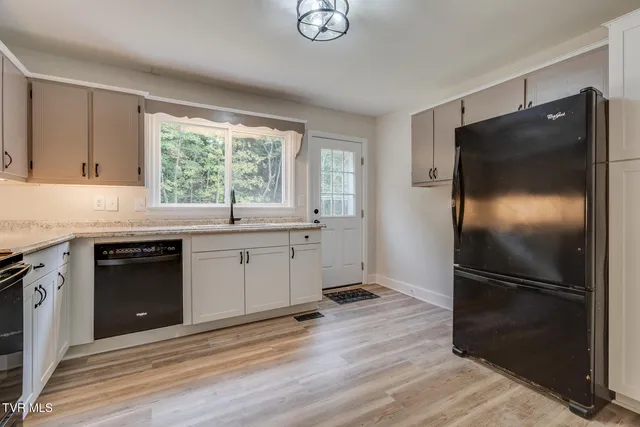 $1,600 | 1210 Thomas Boulevard, Elizabethton, TN 37643