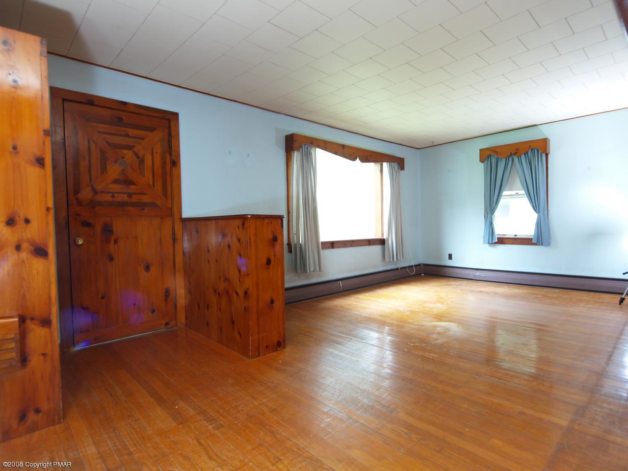 433 Hickory Valley Road Stroudsburg, PA 18360 - Photo 8 of 9 Living Room
