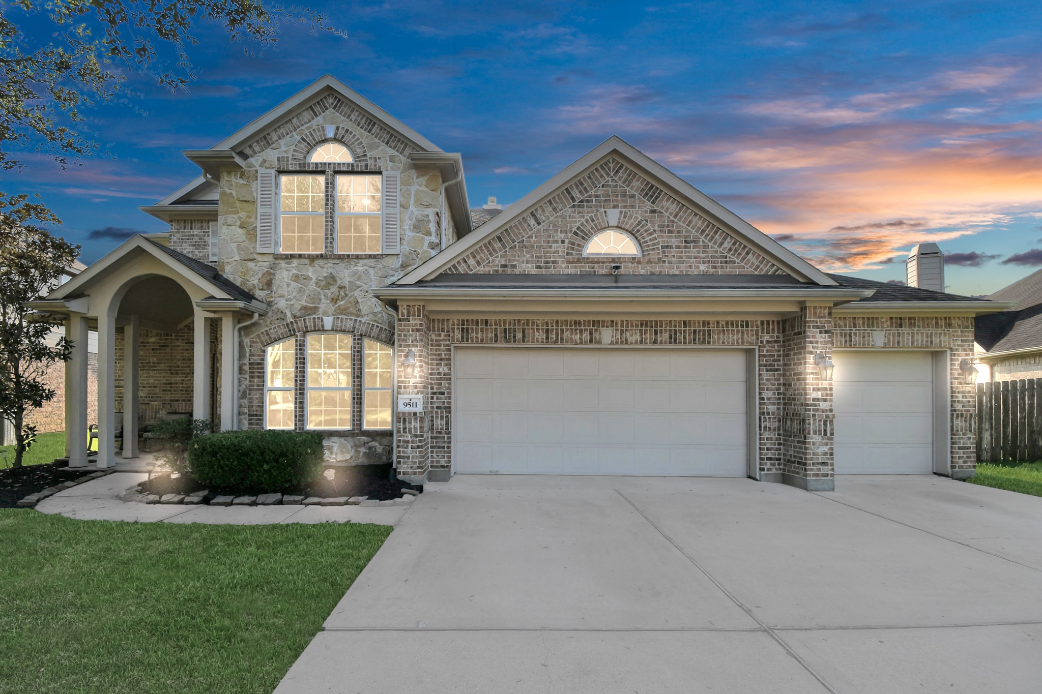 9511 Emerald Lakes Drive Rosharon, TX 77583 - Photo 2 of 38 a front view of a house with garden