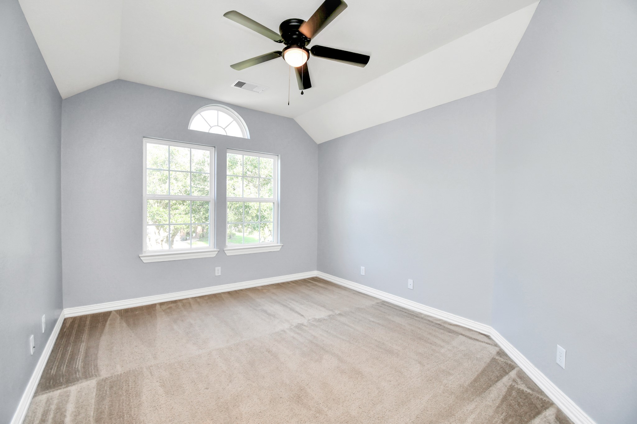 9511 Emerald Lakes Drive Rosharon, TX 77583 - Photo 23 of 38 an empty room with a window and a fan